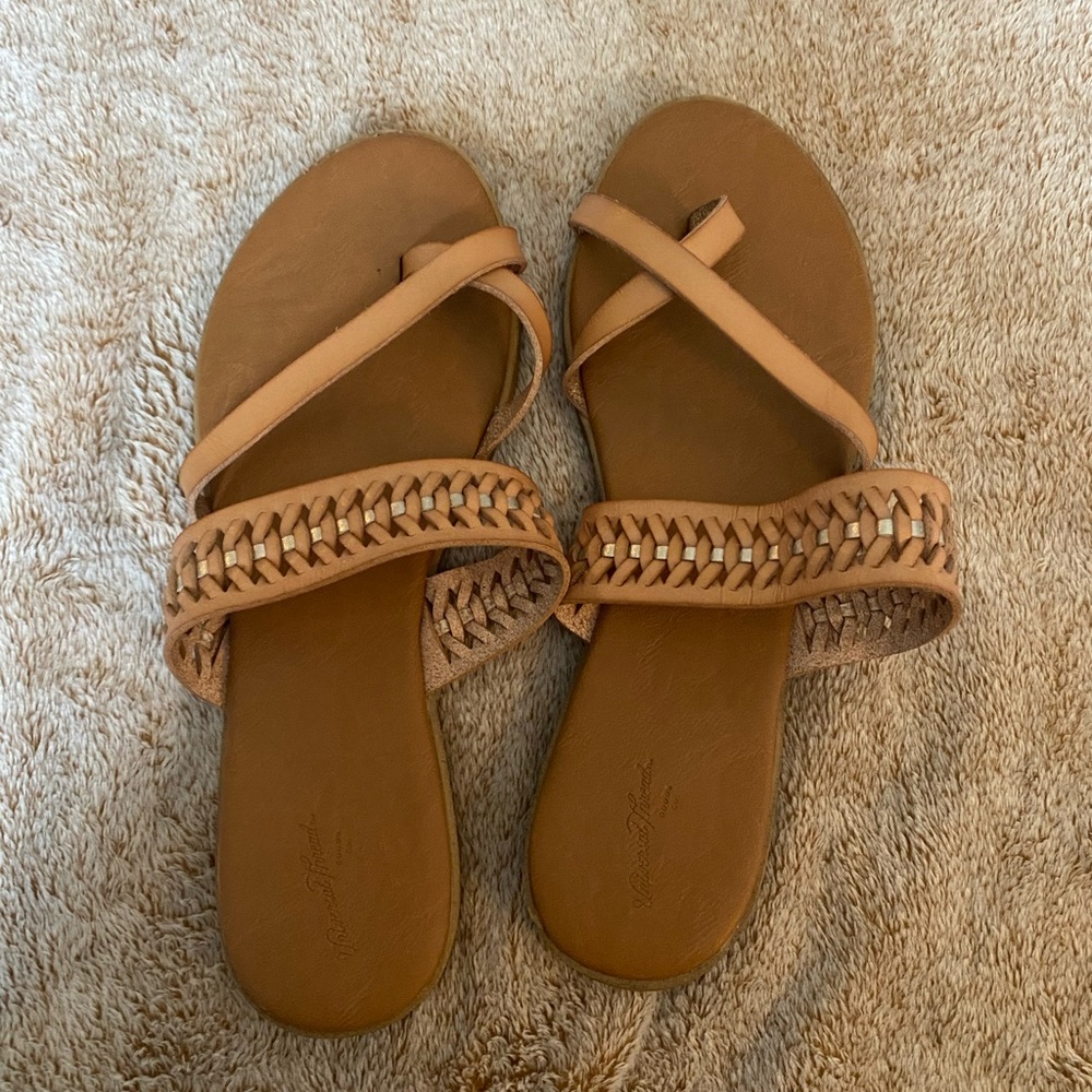 Universal Thread Sandals